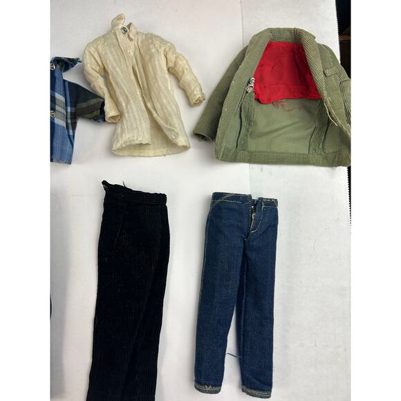 1960s Barbie & Ken Lot: Bubblecut, Flocked Ken, Wardrobe Case, Tagged Ken - Picture 15 of 16